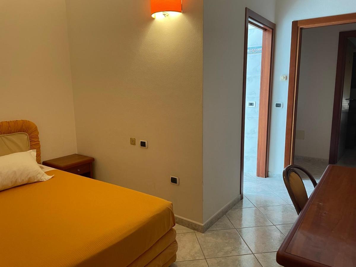 Hotel Il Cinghialetto à Fonni Extérieur photo